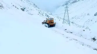 بازگشایی گردنه «کِلوسه» پس از ۱۰ روز محاصره در برف ۶ متری؛ راه ۷ روستا باز شد
