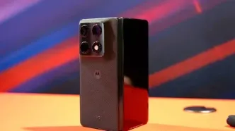 اولین گوشی تاشوی کتابی موتورولا با نمایشگر 8.1 اینچی رونمایی شد