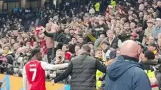 ویدئو: شوکه شدن هوادار آرسنال پس از هدیه ارزشمند بوکایو ساکا