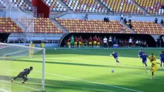 گلر استقلال علیه کاپیتان سابق آبی‌ها