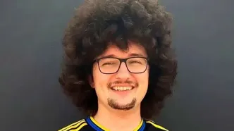 منچستر امشب ببرد این هوادار بعد از ۴۹۰ روز موهایش را می‌زند