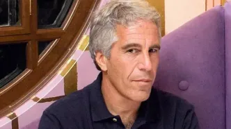 نماد «بعل اپستین» در میدان انقلاب به آتش کشیده شد