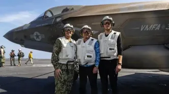 ویتکاف و داماد ترامپ در ناو هواپیمابر آبراهام لینکلن/ ویدئو