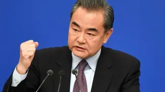 وزیر خارجه چین: وضعیت ایران تمامی منطقه خاورمیانه را تحت تاثیر قرار داده؛ برای همین طرفین باید از درگیری‌های جدید اجتناب کنند/ باید با احتیاط درباره تهران اقدام کنیم