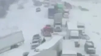 تصادف بیش از ۱۰۰ خودرو در برف و یخبندان میشیگان