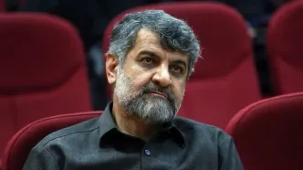 آقای مهدی نصیری! شما را چه شده که کنار رضاپهلوی ایستاده‌اید؟