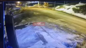 لحظه سقوط خودروی دنا به دره‌ای در جاده چالوس/ 3 نفر جان باختند