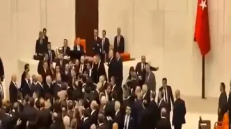 فیلم دعوا و کتک کاری در پارلمان ترکیه / علت چه بود؟