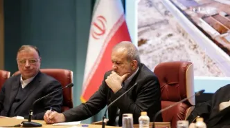 پزشکیان: نارضایتی از سیستم اداری کشور بالاست/ برخورد مناسب مدیران خواست مردم