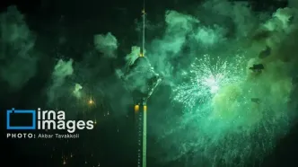 چند قاب از برج میلاد در شب ۲۲ بهمن