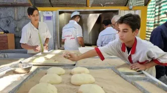 تا زمانی که مشتری برای خرید به نانوایی مراجعه می‌کند باید نان پخت