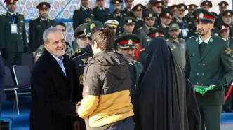 تصاویری خاص از پزشکیان در میان افسران پلیس