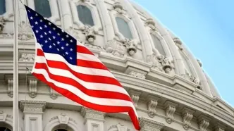 اخراج یک نماینده از صحن کنگره هنگام سخنرانی ترامپ