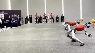 هنرنمایی ربات‌های چینی مقابل صدراعظم آلمان