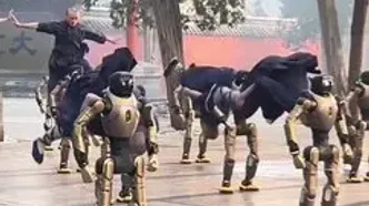 تمرین رزمی ربات‌های انسان‌نما در معبد شائولین