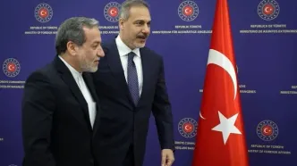 رایزنی عراقچی و وزیر امور خارجه ترکیه در مورد مذاکرات هسته‌ای جاری