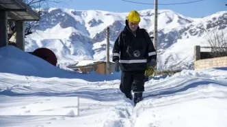 تصاویر؛ فعالیت سیم‌بانان در ارتفاعات برفی بابل