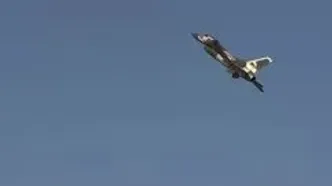 مانور F16 در آسمان