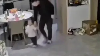 اقدام به‌موقع کودک دو‌ساله؛ لحظه نجات خواهر از خفگی در فیلم منتشر شد