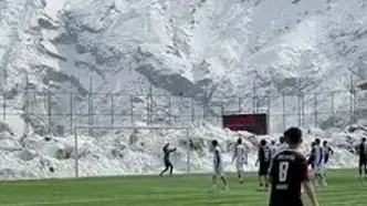 ویدئو: سوپرگلی تماشایی با پس‌زمینه قله‌های برفی