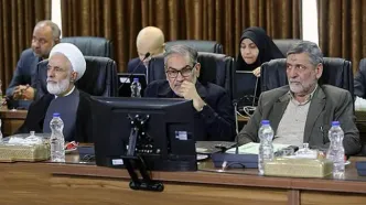 احمدی‌نژاد در مجمع تشخیص با لبخند آفتابی شد!