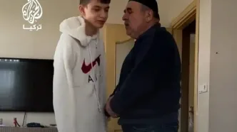 ویدئویی پربازدید از عشق کودک اوتیسم به پدربزرگ در حین نماز