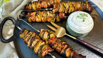 شام امشب با من: فوت‌وفن‌های مرینیت مرغ با آب خیارشور و سس رنچ خانگی!