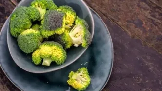 بیا اینجا تا بهت بگم چرا باید کلم بروکلی بخوریم؟