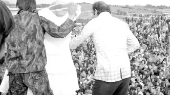 عکس عجیب از حراج لباس‌های خواهر محمدرضا پهلوی در کرج