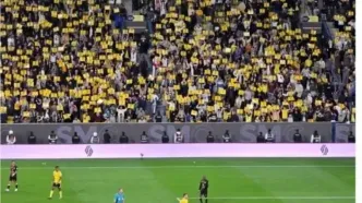 پلاکارد "شماره ۷" هواداران النصر در حمایت از رونالدو