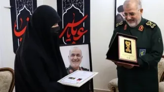 اهدای درجه سپهبدی به خانواده شهید سلامی