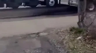 برخورد قطار با تریلی متوقف‌شده روی ریل