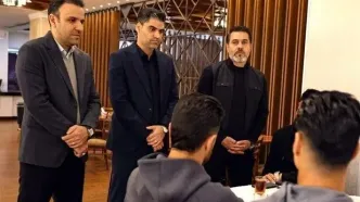 نشست پیمان حدادی با مدیر، سرمربی و اعضای تیم پرسپولیس