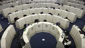 اثر توافق احتمالی ایران و آمریکا بر بورس | فلاح: ترس فعلی بازار، ترس از بحران نیست، احتیاط معامله‌گری است