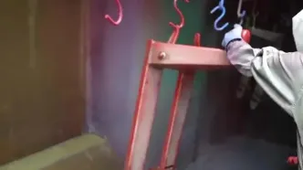 مراحل تولید انبوه جک پالت دستی در کارخانه ای مدرن در ژاپن