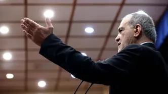 زیدآبادی: آقای شریعتمداری اینطور دست‌مریزاد گفتن‌ها فقط به پزشکیان آسیب می‌رساند