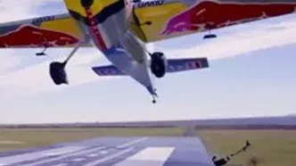 فرود و برخاست تاریخی هواپیما روی قطار در حال حرکت