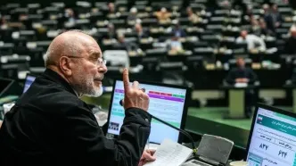 قالیباف: می‌توان حقوق‌ها را دو بار در سال افزایش داد