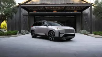 رونمایی از اولین شاسی‌بلند سه‌ردیفه برقی تویوتا/Highlander EV ۲۰۲۷ به بازار می آید