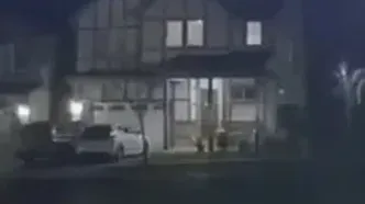 لحظه پرواز یک کامیون به داخل خانه مسکونی در اورِگن آمریکا