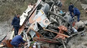 سقوط اتوبوسی به دره ؛ ۱۹ نفر کشته و ۲۵ تن زخمی شدند