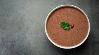 طرز تهیه فرنی کاکائویی خانگی؛ دسری مقوی و مناسب ماه رمضان