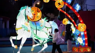 تصاویر؛  آغاز سال اسب در گوشه‌وکنار آسیا