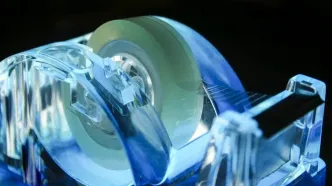 دانشمندان علت «جیغ کشیدن» چسب نواری هنگام جدا شدن را کشف کردند