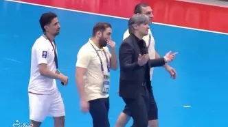قهر تلخ سرمربی تیم ملی در اوج شادی/ شمسایی مدال قهرمانی را از گردن درآورد! +عکس