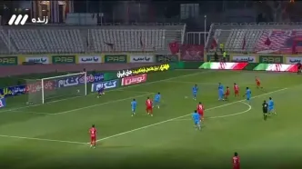 گل اول پرسپولیس توسط امیرحسین محمودی در دقیقه ۸۲