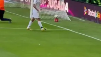 ویدئو: گل زیبای لوئیس فیگو به تیم اسطوره‌های بارسلونا