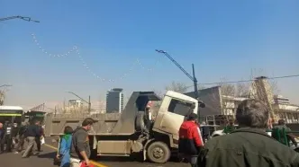 ترافیک سنگین در خیابان ولیعصر ـ پارک وی/ ماجرا چیست؟