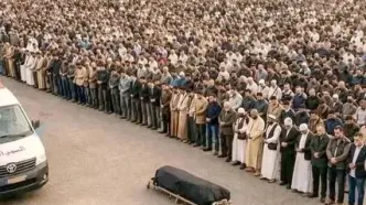 قاب توجه‌برانگیز از جمعیت حاضر در تشییع پسر قذافی