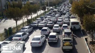 بنر نصب شده در شهر یزد با لوگو شبکه منوتو!